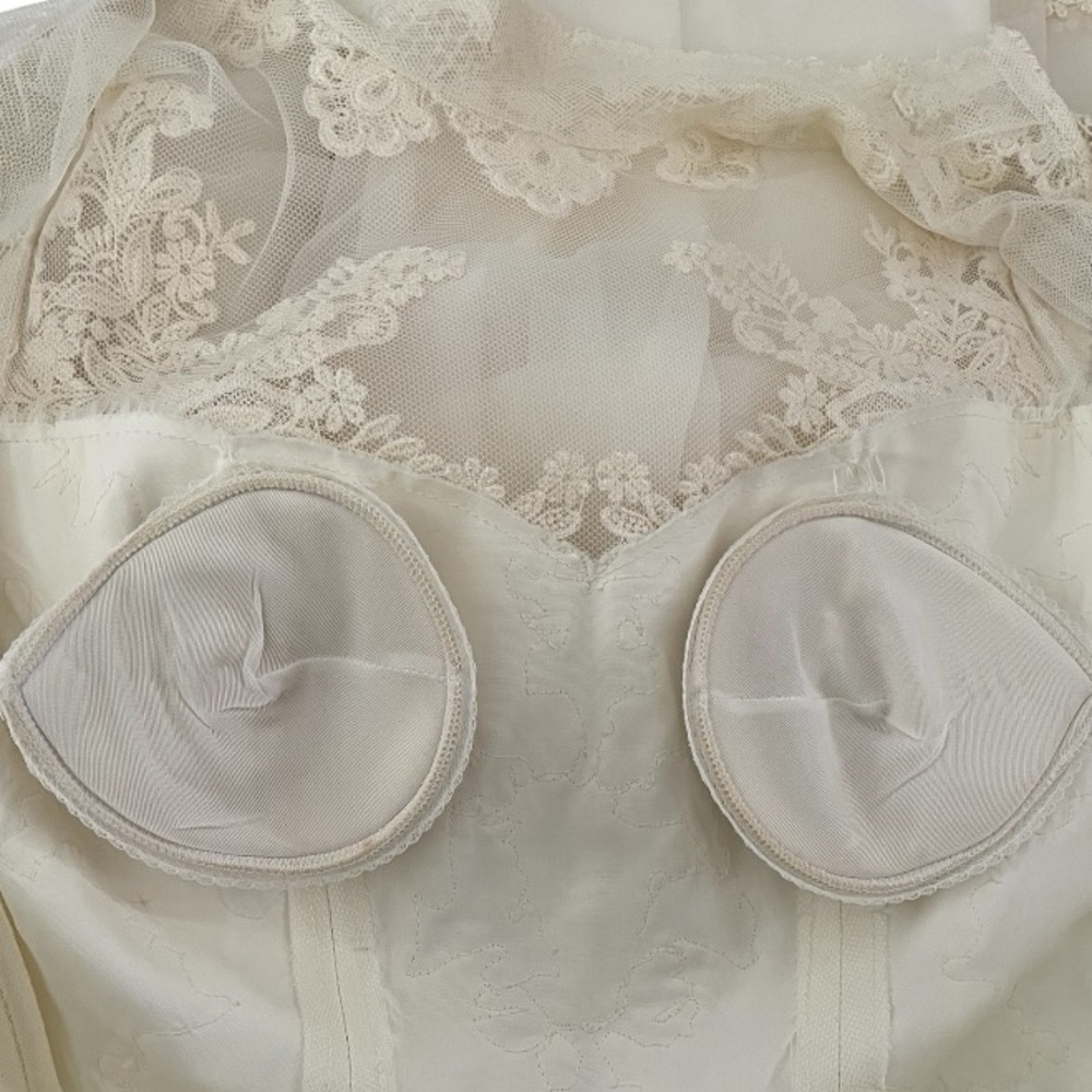 Vintage 1960-1970s Ivory Wedding Dress Lace Train Longsleeve High Neck union USA - Picture 13 of 16